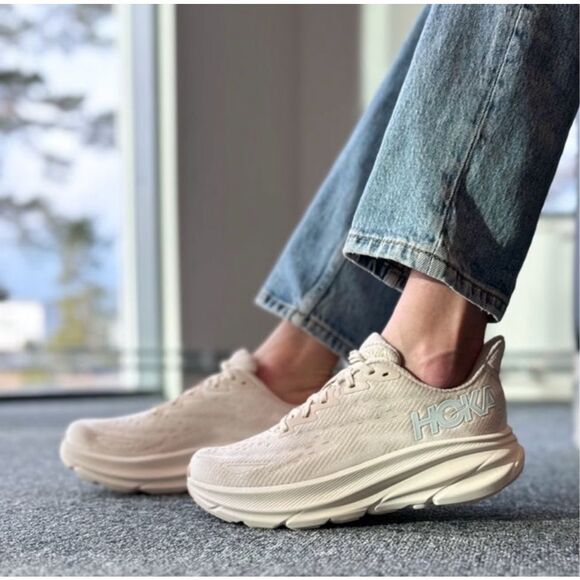 Hoka | Clifton 9 in shifting sand eggnog color size 12 - Picture 1 of 14
